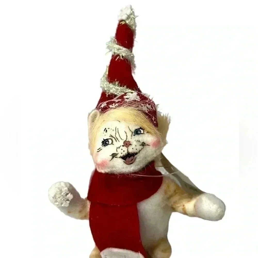 Annalee Christmas Cat throwing snowflake 4” 2009
